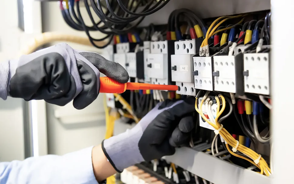 Hướng Dẫn Lắp Đặt Thiết Bị Điện Văn Phòng An Toàn Và Nhanh Chóng