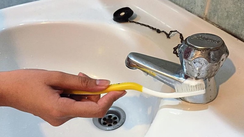 Xử Lý Vết Ố Trên Vòi Nước